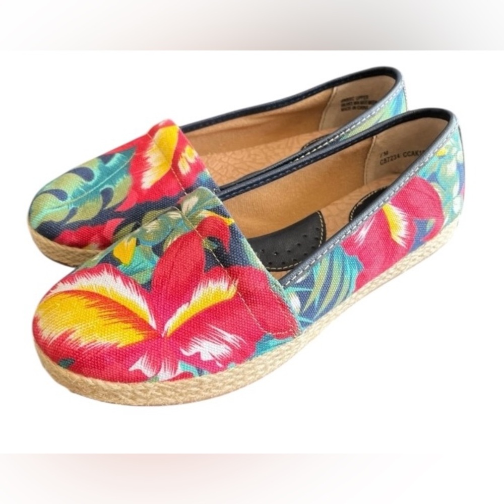 Born BOC Floral Franki Hawaiian Tropical Womens Size 7 Flat
